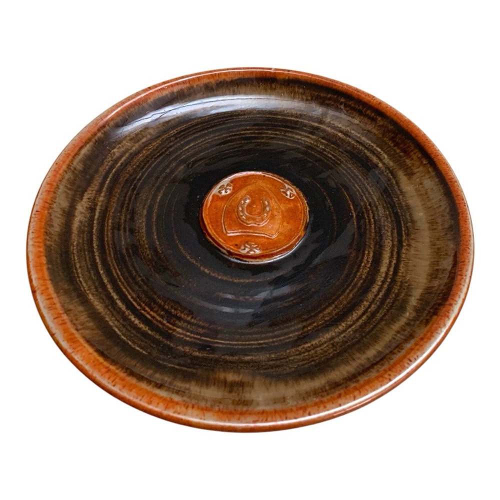 VTG Handthrown Wold Pottery Routh Beverley Yorkshire Horseshoe Shield Plate 7”